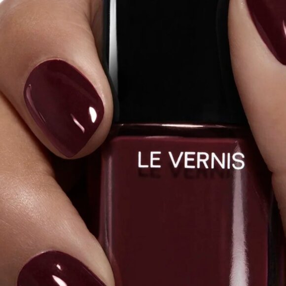 Authentic CHANEL Vernis Burgundy Rouge Noir 18 Longwear Nail Polish Color NIB - Picture 1 of 12